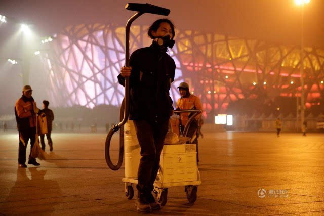 小伙100天收集北京雾霾 灰尘制成板砖(图6)